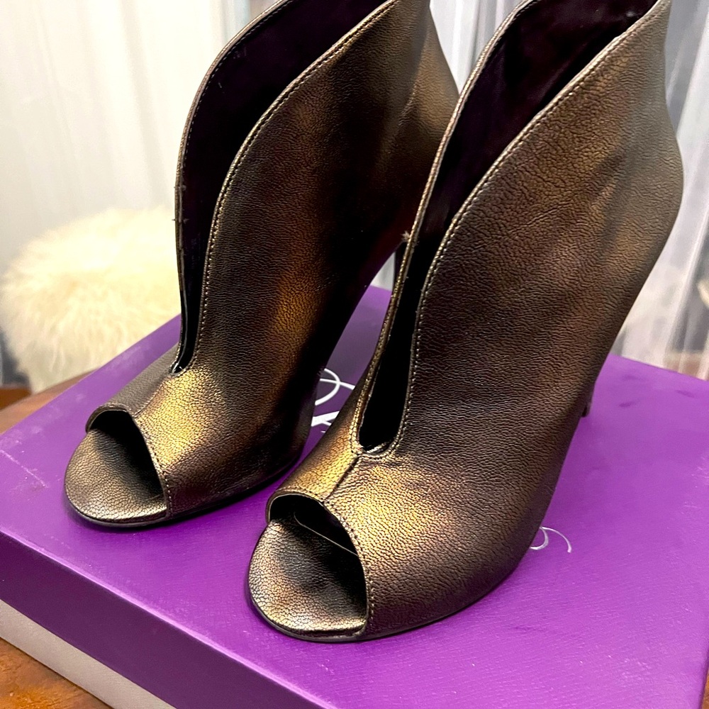 Fergie brand Rina bootie, Metallic Bronze, 4.5” heels